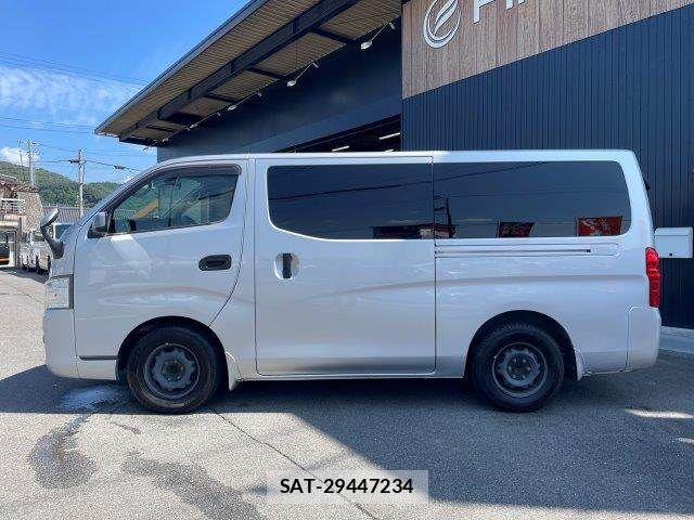Nissan NV350 Caravan 2016-06 8563071-21
