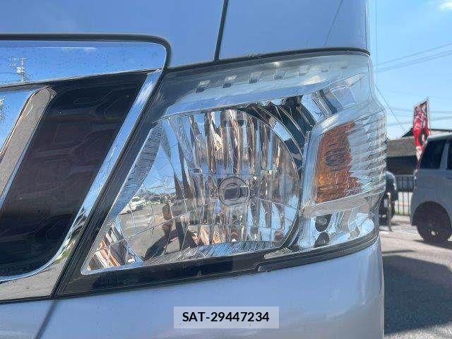 Nissan NV350 Caravan 2016-06 8563071-22