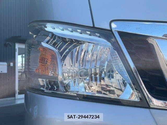 Nissan NV350 Caravan 2016-06 8563071-23