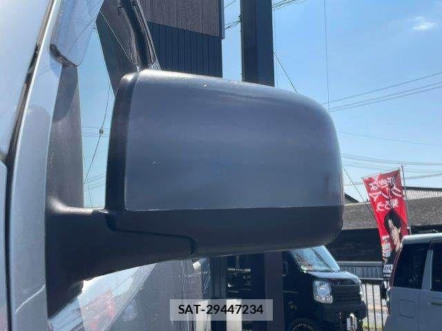 Nissan NV350 Caravan 2016-06 8563071-26