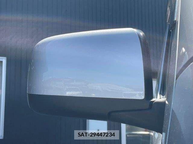 Nissan NV350 Caravan 2016-06 8563071-27