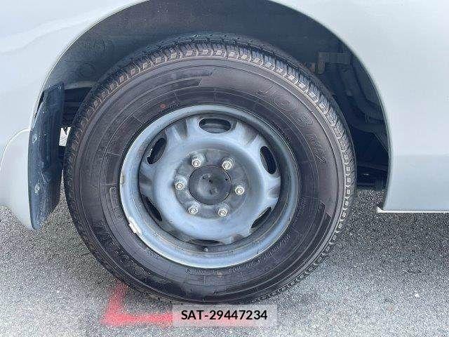 Nissan NV350 Caravan 2016-06 8563071-28