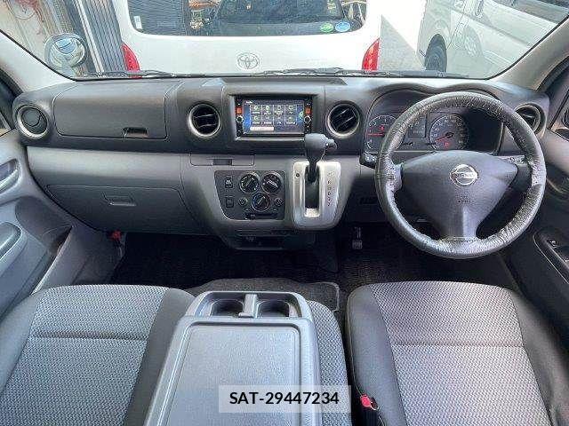 Nissan NV350 Caravan 2016-06 8563071-2