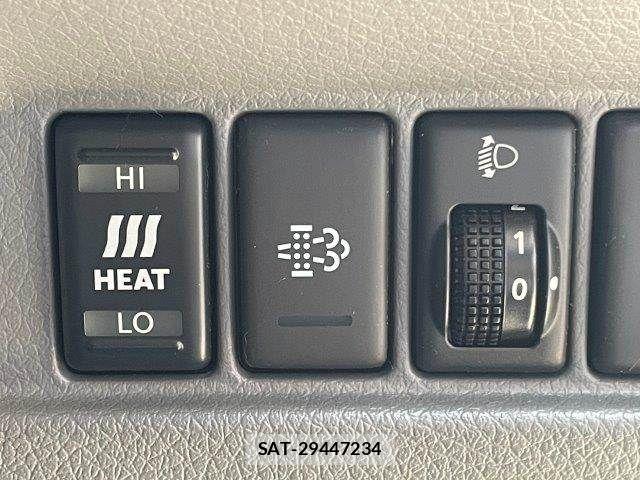 Nissan NV350 Caravan 2016-06 8563071-8