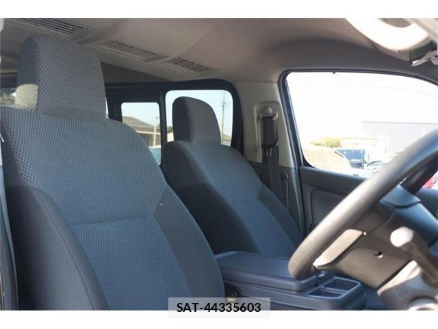 Nissan NV350 Caravan 2015-02 8628226-14