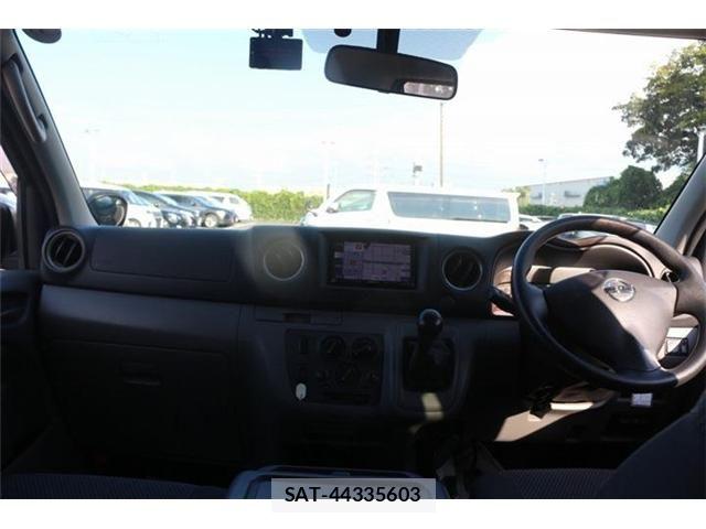 Nissan NV350 Caravan 2015-02 8628226-16
