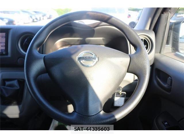Nissan NV350 Caravan 2015-02 8628226-17