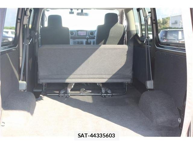 Nissan NV350 Caravan 2015-02 8628226-18
