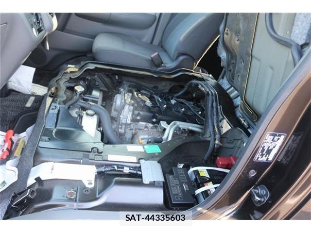 Nissan NV350 Caravan 2015-02 8628226-19