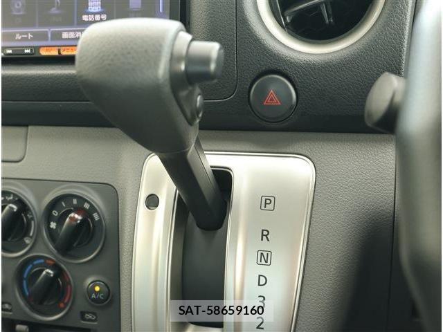 Nissan NV350 Caravan 2016-05 8871762-10