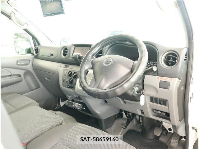 Nissan NV350 Caravan 2016-05 8871762-1