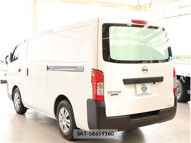 Nissan NV350 Caravan 2016-05 8871762-20