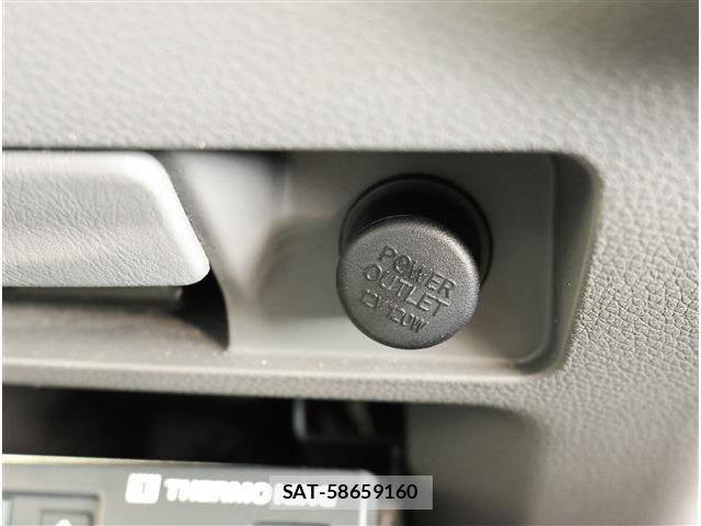 Nissan NV350 Caravan 2016-05 8871762-28