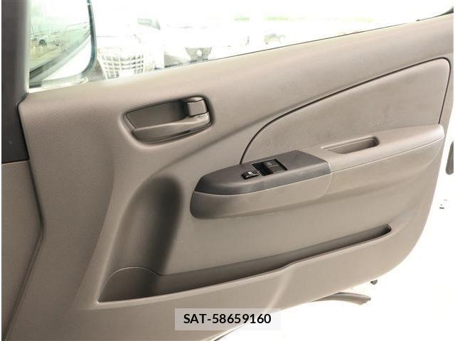Nissan NV350 Caravan 2016-05 8871762-5