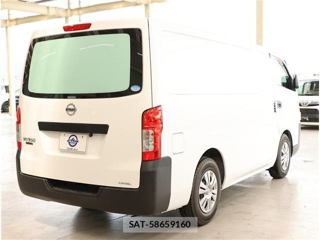 Nissan NV350 Caravan 2016-05 8871762-6