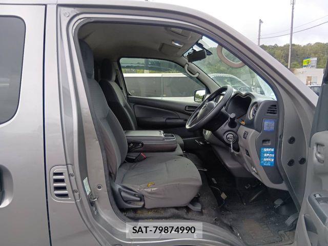 Nissan NV350 Caravan 2016-03 8881380-3