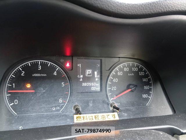 Nissan NV350 Caravan 2016-03 8881380-6