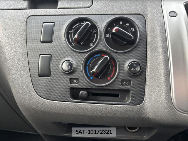Nissan NV350 Caravan 2021-09 8881379-9
