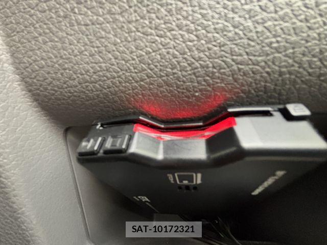 Nissan NV350 Caravan 2021-09 8881379-12