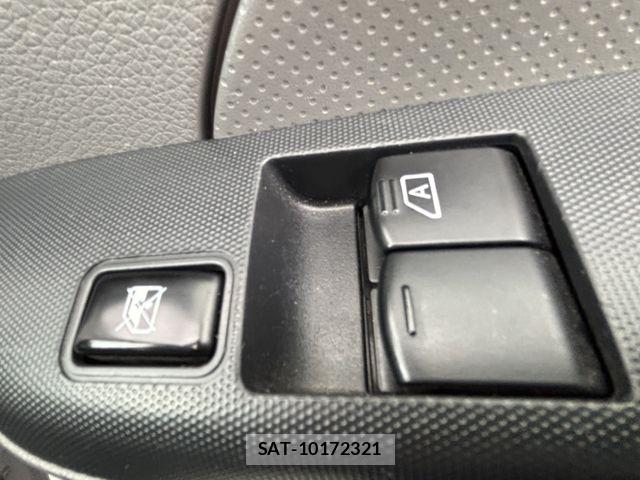 Nissan NV350 Caravan 2021-09 8881379-13