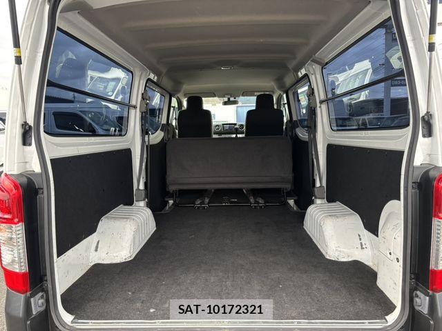 Nissan NV350 Caravan 2021-09 8881379-15