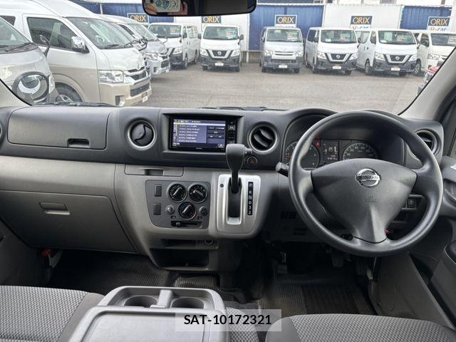 Nissan NV350 Caravan 2021-09 8881379-1
