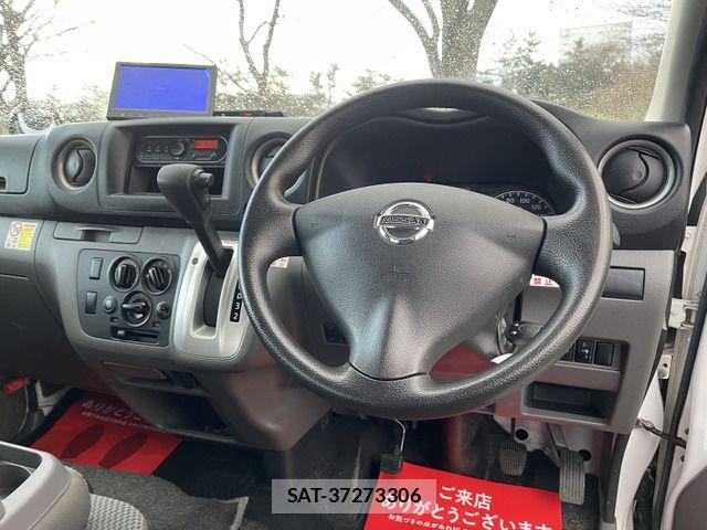 Nissan NV350 Caravan 2017-07 530088-6