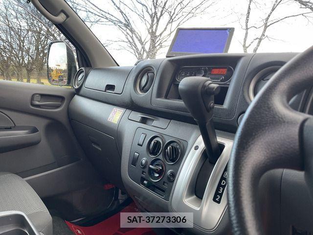 Nissan NV350 Caravan 2017-07 530088-7