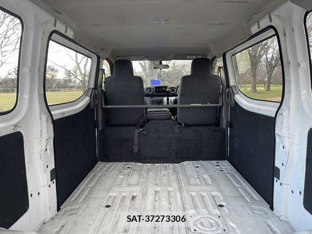 Nissan NV350 Caravan 2017-07 530088-8