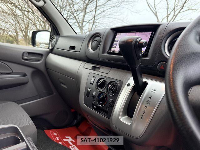 Nissan NV350 Caravan 2015-03 872659-10