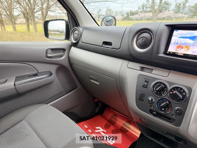 Nissan NV350 Caravan 2015-03 872659-11