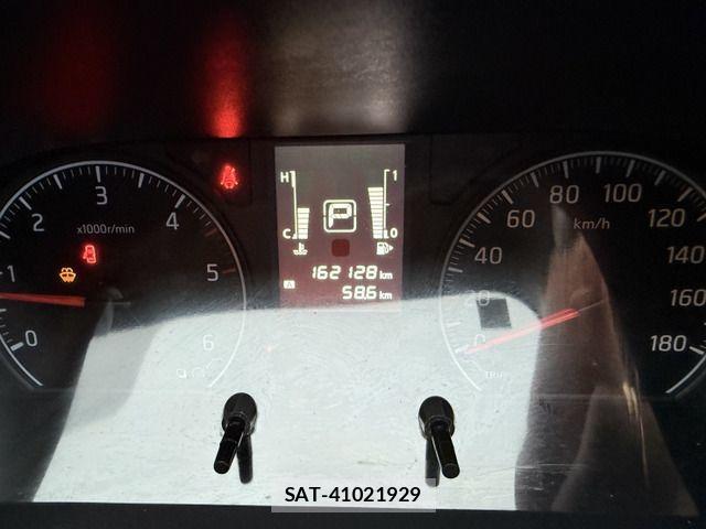 Nissan NV350 Caravan 2015-03 872659-13
