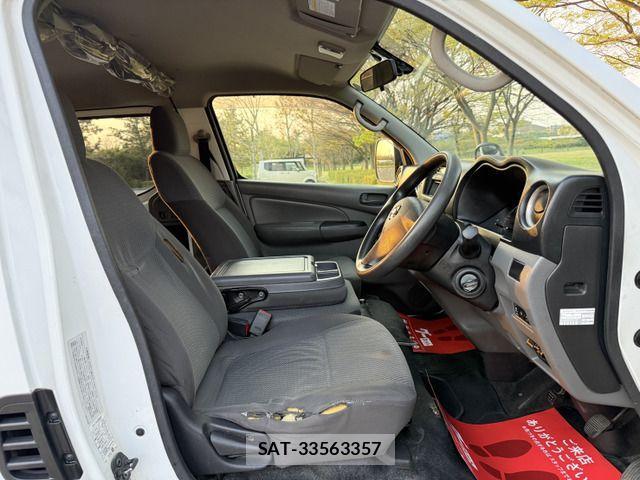 Nissan NV350 Caravan 2014-03 902799-9