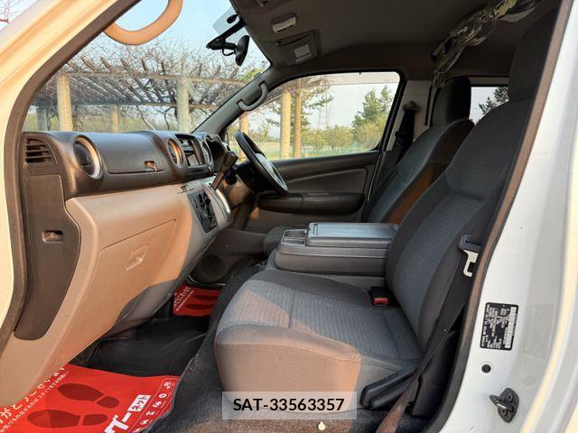 Nissan NV350 Caravan 2014-03 902799-10