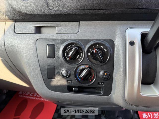 Nissan NV350 Caravan 2014-01 943919-13