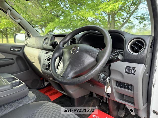 Nissan NV350 Caravan 2014-03 958734-10