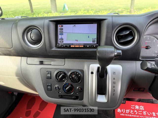 Nissan NV350 Caravan 2014-03 958734-12