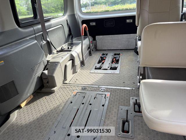 Nissan NV350 Caravan 2014-03 958734-17