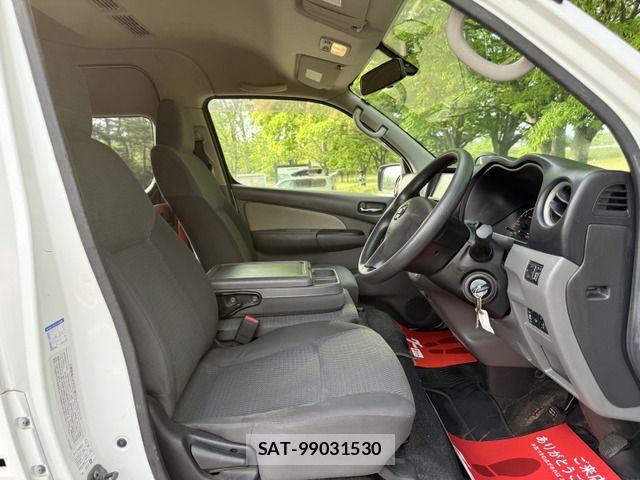 Nissan NV350 Caravan 2014-03 958734-8
