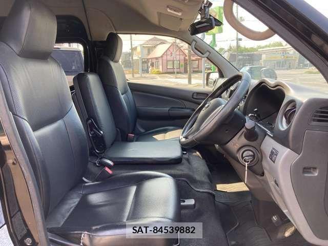 Nissan NV350 Caravan 2014-03 989112-19