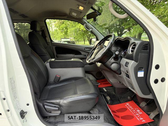 Nissan NV350 Caravan 2013-05 989111-8