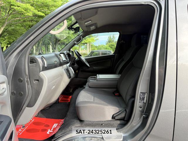 Nissan NV350 Caravan 2019-05 1056234-9