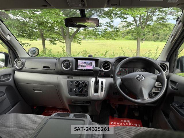 Nissan NV350 Caravan 2019-05 1056234-11