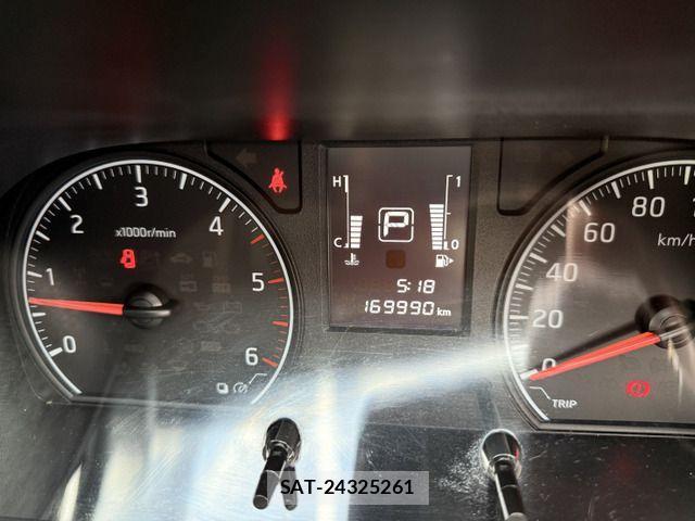 Nissan NV350 Caravan 2019-05 1056234-12