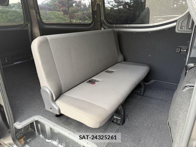 Nissan NV350 Caravan 2019-05 1056234-16
