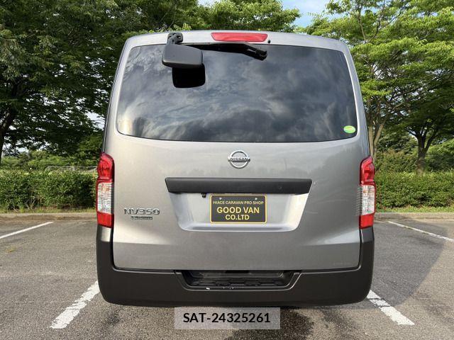 Nissan NV350 Caravan 2019-05 1056234-5