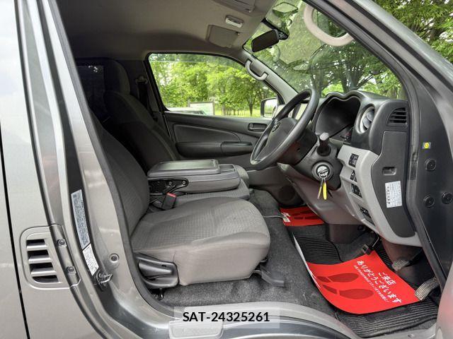Nissan NV350 Caravan 2019-05 1056234-8
