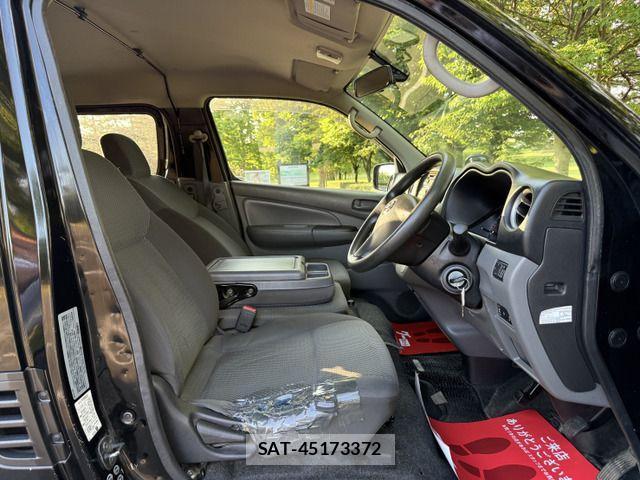 Nissan NV350 Caravan 2015-01 1093258-9