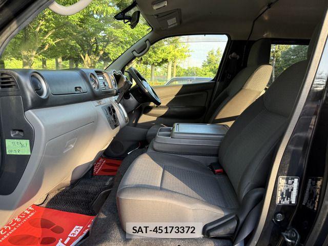 Nissan NV350 Caravan 2015-01 1093258-10