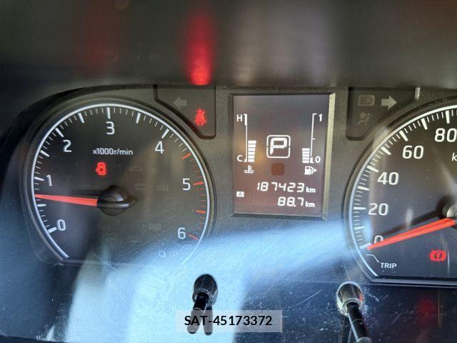 Nissan NV350 Caravan 2015-01 1093258-14
